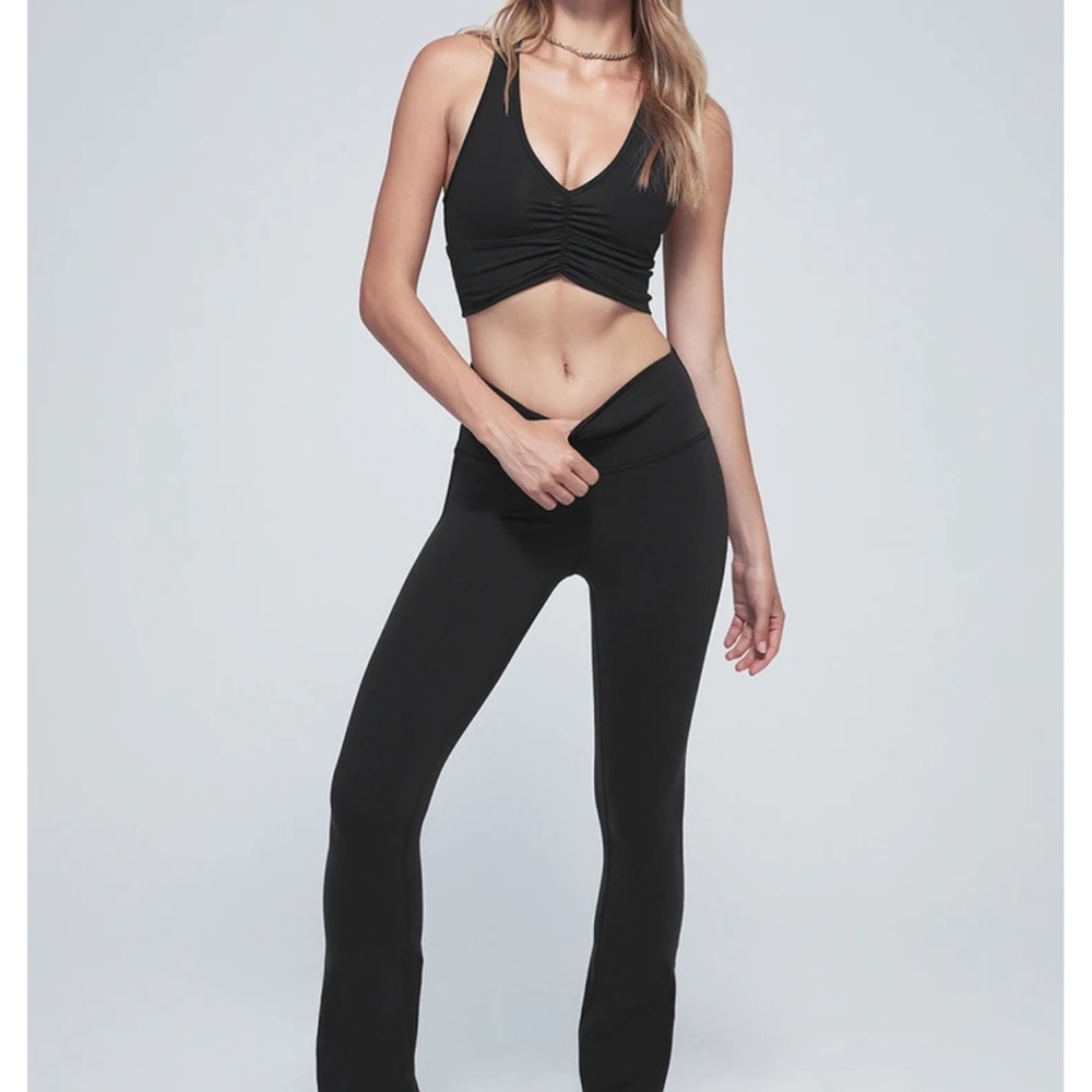 Alo Yoga AIRBRUSH HIGH-WAIST 7/8 BOOTCUT LEGGING